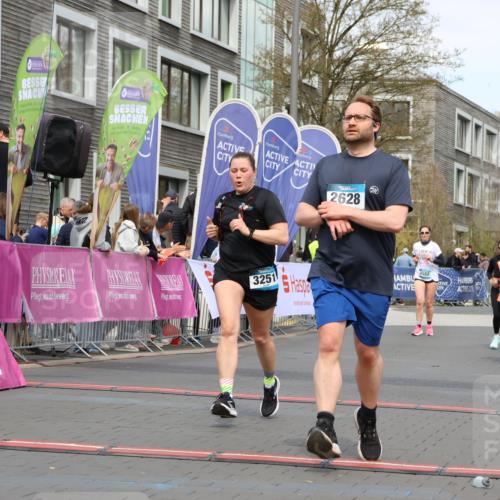12.04.2026 - 45. Internationalen Wilhelmsburger Insellauf Strokosch-Dieckow http://msf.ph/oto/9483957 12.04.2026 13:22:17 Ziel 3676, 2628, 3251, 5201, 3109, 4404 meine-sportfotos.de