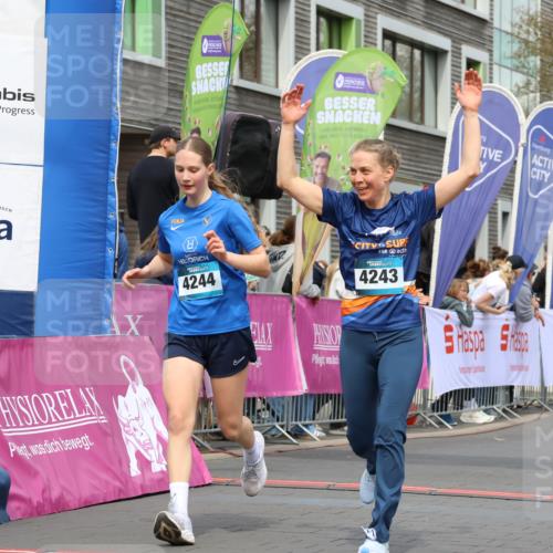 12.04.2026 - 45. Internationalen Wilhelmsburger Insellauf Strokosch-Dieckow http://msf.ph/oto/9484008 12.04.2026 13:22:10 Ziel 4017, 3676 meine-sportfotos.de