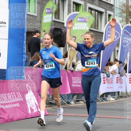 12.04.2026 - 45. Internationalen Wilhelmsburger Insellauf Strokosch-Dieckow http://msf.ph/oto/9484013 12.04.2026 13:22:10 Ziel 4017, 3676 meine-sportfotos.de