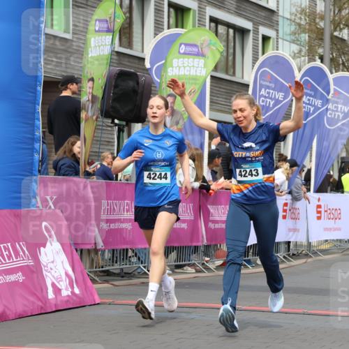 12.04.2026 - 45. Internationalen Wilhelmsburger Insellauf Strokosch-Dieckow http://msf.ph/oto/9484046 12.04.2026 13:22:10 Ziel 4017, 3676 meine-sportfotos.de