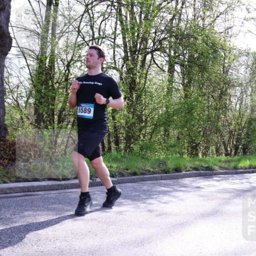 12.04.2026 - 45. Internationalen Wilhelmsburger Insellauf Yannick Fuchs http://msf.ph/oto/9484056 12.04.2026 10:26:04 Laufen 5589 meine-sportfotos.de