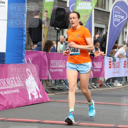 12.04.2026 - 45. Internationalen Wilhelmsburger Insellauf Strokosch-Dieckow http://msf.ph/oto/9484066 12.04.2026 13:22:06 Ziel 5482, 4017 meine-sportfotos.de