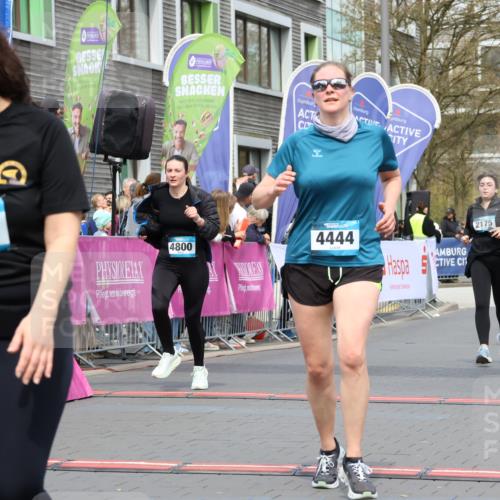 12.04.2026 - 45. Internationalen Wilhelmsburger Insellauf Strokosch-Dieckow http://msf.ph/oto/9484155 12.04.2026 13:21:56 Ziel 2692, 4444, 4800, 4047, 2175 meine-sportfotos.de