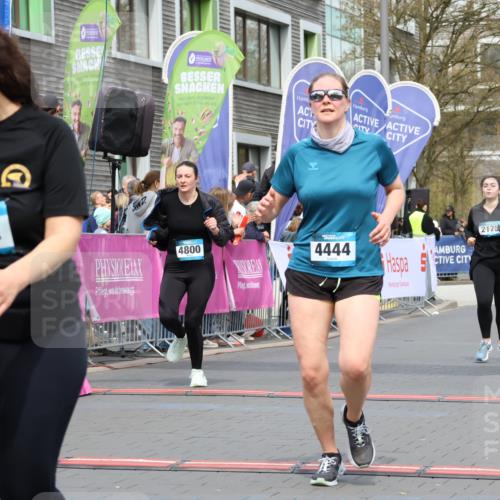 12.04.2026 - 45. Internationalen Wilhelmsburger Insellauf Strokosch-Dieckow http://msf.ph/oto/9484160 12.04.2026 13:21:56 Ziel 2692, 4444, 4800, 4047, 2175 meine-sportfotos.de
