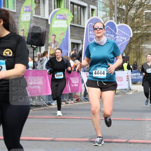 12.04.2026 - 45. Internationalen Wilhelmsburger Insellauf Strokosch-Dieckow http://msf.ph/oto/9484167 12.04.2026 13:21:56 Ziel 2692, 4444, 4800, 4047, 2175 meine-sportfotos.de