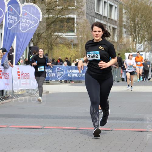 12.04.2026 - 45. Internationalen Wilhelmsburger Insellauf Strokosch-Dieckow http://msf.ph/oto/9484185 12.04.2026 13:21:52 Ziel 5297, 4878, 5484, 2692, 4444 meine-sportfotos.de