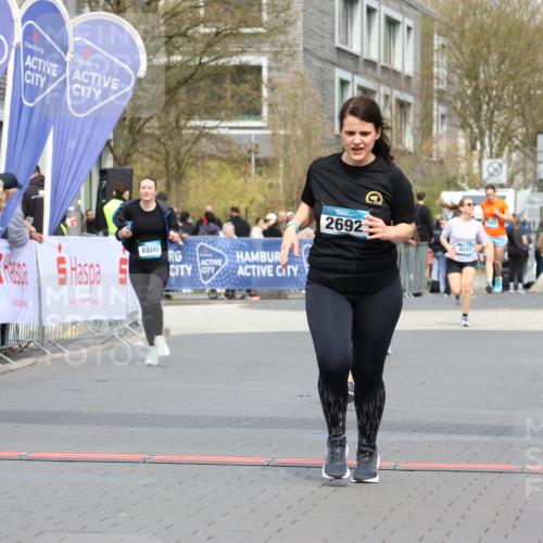 12.04.2026 - 45. Internationalen Wilhelmsburger Insellauf Strokosch-Dieckow http://msf.ph/oto/9484196 12.04.2026 13:21:52 Ziel 5297, 4878, 5484, 2692, 4444 meine-sportfotos.de