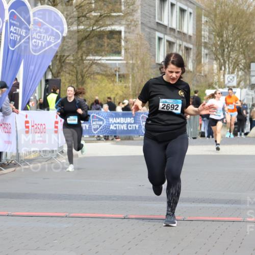 12.04.2026 - 45. Internationalen Wilhelmsburger Insellauf Strokosch-Dieckow http://msf.ph/oto/9484208 12.04.2026 13:21:52 Ziel 5297, 4878, 5484, 2692, 4444 meine-sportfotos.de