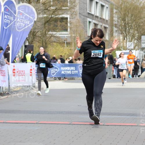 12.04.2026 - 45. Internationalen Wilhelmsburger Insellauf Strokosch-Dieckow http://msf.ph/oto/9484221 12.04.2026 13:21:52 Ziel 5297, 4878, 5484, 2692, 4444 meine-sportfotos.de