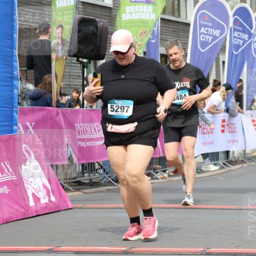 12.04.2026 - 45. Internationalen Wilhelmsburger Insellauf Strokosch-Dieckow http://msf.ph/oto/9484236 12.04.2026 13:21:50 Ziel 4319, 5297, 4878, 5484, 2692 meine-sportfotos.de