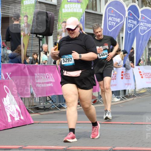 12.04.2026 - 45. Internationalen Wilhelmsburger Insellauf Strokosch-Dieckow http://msf.ph/oto/9484255 12.04.2026 13:21:50 Ziel 4319, 5297, 4878, 5484, 2692 meine-sportfotos.de