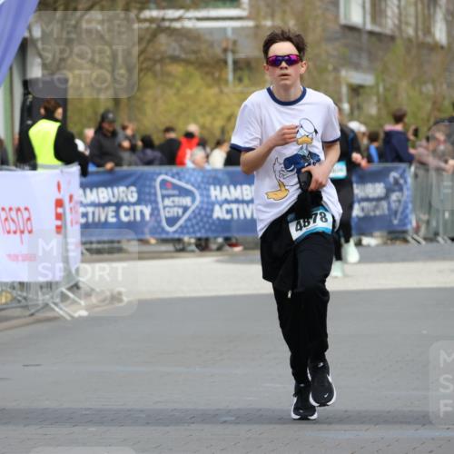 12.04.2026 - 45. Internationalen Wilhelmsburger Insellauf Strokosch-Dieckow http://msf.ph/oto/9484266 12.04.2026 13:21:49 Ziel 4319, 5297, 4878, 5484, 2692 meine-sportfotos.de