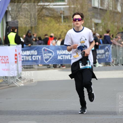 12.04.2026 - 45. Internationalen Wilhelmsburger Insellauf Strokosch-Dieckow http://msf.ph/oto/9484272 12.04.2026 13:21:49 Ziel 4319, 5297, 4878, 5484, 2692 meine-sportfotos.de