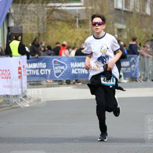 12.04.2026 - 45. Internationalen Wilhelmsburger Insellauf Strokosch-Dieckow http://msf.ph/oto/9484277 12.04.2026 13:21:49 Ziel 4319, 5297, 4878, 5484, 2692 meine-sportfotos.de