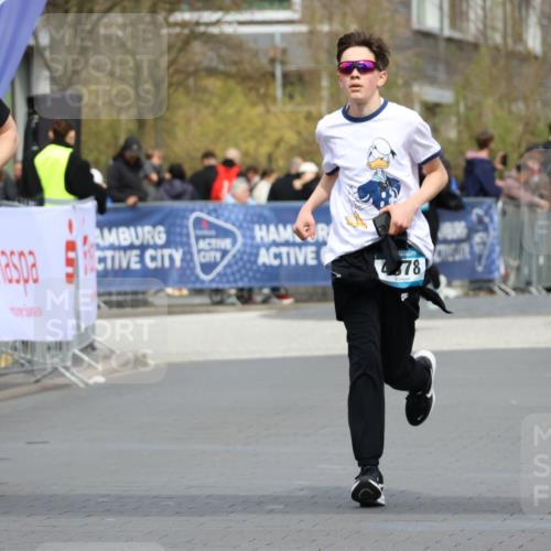 12.04.2026 - 45. Internationalen Wilhelmsburger Insellauf Strokosch-Dieckow http://msf.ph/oto/9484281 12.04.2026 13:21:49 Ziel 4319, 5297, 4878, 5484, 2692 meine-sportfotos.de