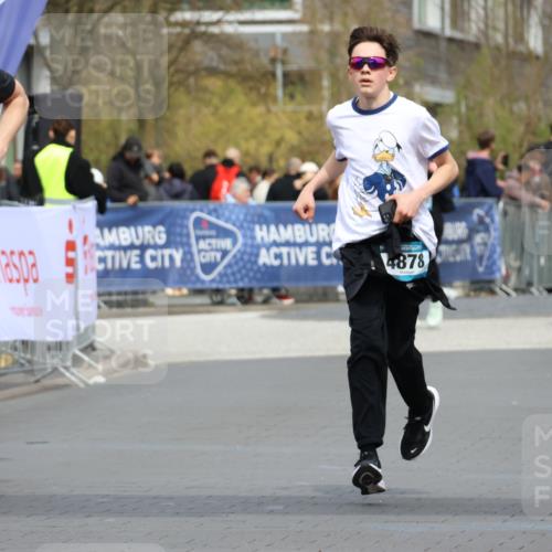 12.04.2026 - 45. Internationalen Wilhelmsburger Insellauf Strokosch-Dieckow http://msf.ph/oto/9484286 12.04.2026 13:21:48 Ziel 4319, 5297, 4878, 5484, 2692 meine-sportfotos.de