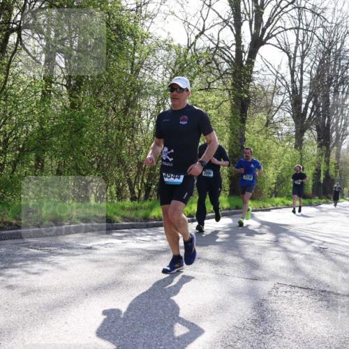 12.04.2026 - 45. Internationalen Wilhelmsburger Insellauf Yannick Fuchs http://msf.ph/oto/9484288 12.04.2026 10:26:28 Laufen 4544, 2090, 3238 meine-sportfotos.de