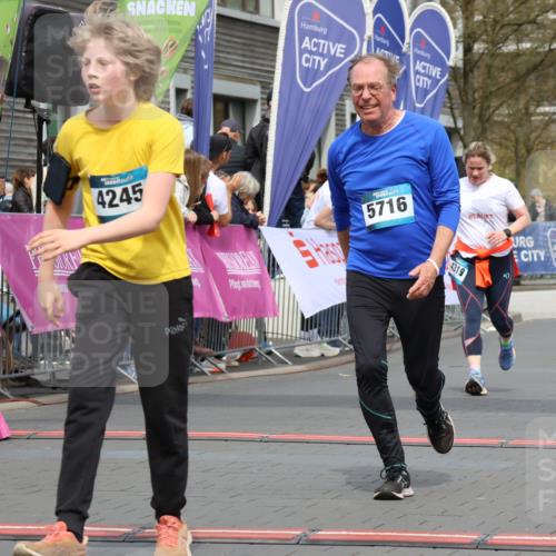 12.04.2026 - 45. Internationalen Wilhelmsburger Insellauf Strokosch-Dieckow http://msf.ph/oto/9484299 12.04.2026 13:21:43 Ziel 2333, 4018, 5716, 4319 meine-sportfotos.de