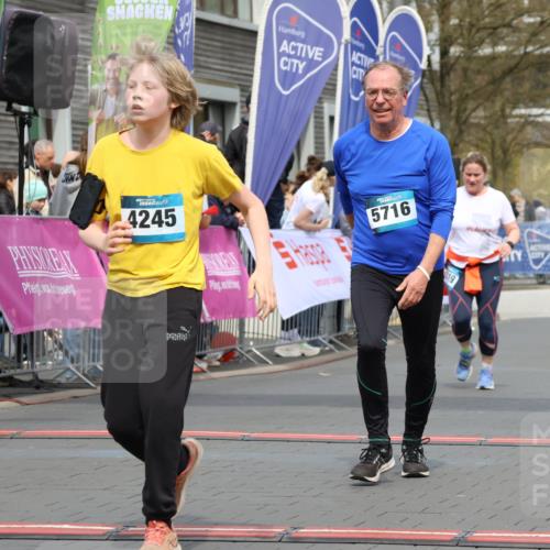 12.04.2026 - 45. Internationalen Wilhelmsburger Insellauf Strokosch-Dieckow http://msf.ph/oto/9484315 12.04.2026 13:21:43 Ziel 2333, 4018, 5716, 4319 meine-sportfotos.de