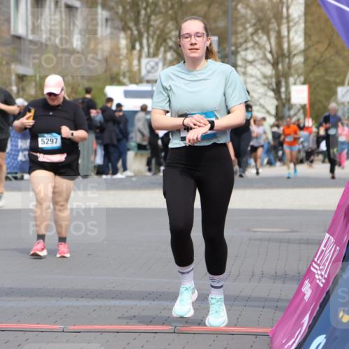 12.04.2026 - 45. Internationalen Wilhelmsburger Insellauf Strokosch-Dieckow http://msf.ph/oto/9484356 12.04.2026 13:21:42 Ziel 2333, 4018, 5716, 4319 meine-sportfotos.de