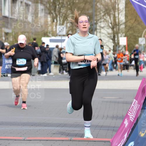12.04.2026 - 45. Internationalen Wilhelmsburger Insellauf Strokosch-Dieckow http://msf.ph/oto/9484364 12.04.2026 13:21:41 Ziel 3552, 3551, 2333, 4018, 5716 meine-sportfotos.de
