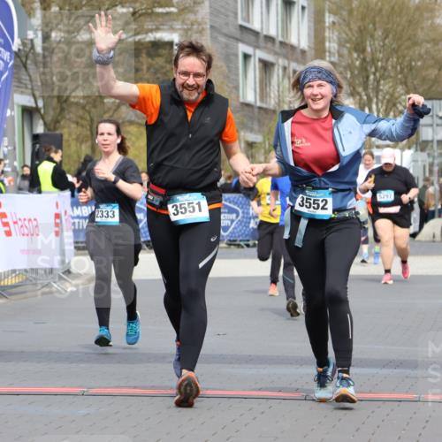 12.04.2026 - 45. Internationalen Wilhelmsburger Insellauf Strokosch-Dieckow http://msf.ph/oto/9484370 12.04.2026 13:21:37 Ziel 2101, 4417, 3552, 3551, 2333 meine-sportfotos.de