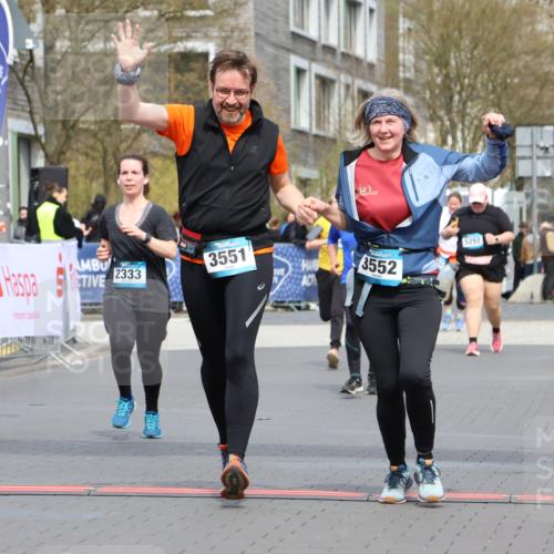 12.04.2026 - 45. Internationalen Wilhelmsburger Insellauf Strokosch-Dieckow http://msf.ph/oto/9484378 12.04.2026 13:21:37 Ziel 2101, 4417, 3552, 3551, 2333 meine-sportfotos.de