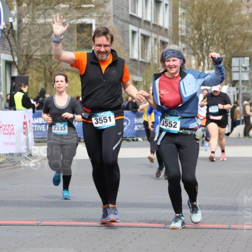 12.04.2026 - 45. Internationalen Wilhelmsburger Insellauf Strokosch-Dieckow http://msf.ph/oto/9484382 12.04.2026 13:21:37 Ziel 2101, 4417, 3552, 3551, 2333 meine-sportfotos.de