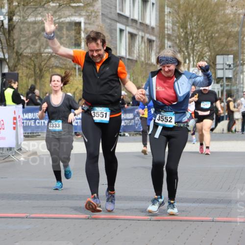 12.04.2026 - 45. Internationalen Wilhelmsburger Insellauf Strokosch-Dieckow http://msf.ph/oto/9484412 12.04.2026 13:21:37 Ziel 2101, 4417, 3552, 3551, 2333 meine-sportfotos.de