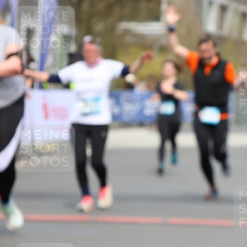 12.04.2026 - 45. Internationalen Wilhelmsburger Insellauf Strokosch-Dieckow http://msf.ph/oto/9484443 12.04.2026 13:21:35 Ziel 2363, 2101, 4417, 3552, 3551, 2333 meine-sportfotos.de