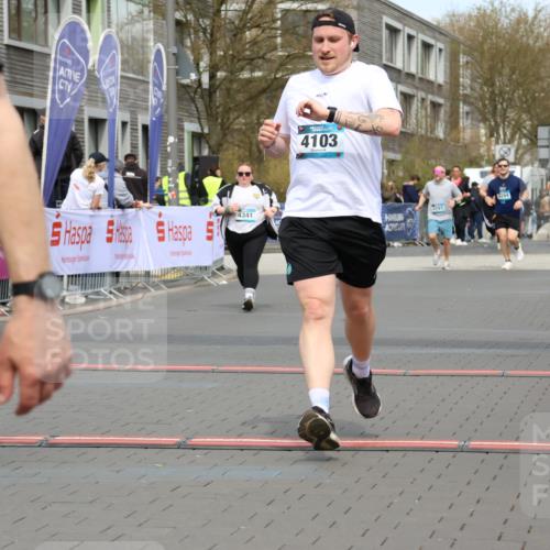 12.04.2026 - 45. Internationalen Wilhelmsburger Insellauf Strokosch-Dieckow http://msf.ph/oto/9484616 12.04.2026 13:21:18 Ziel 5230, 3766, 4103 meine-sportfotos.de