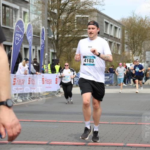 12.04.2026 - 45. Internationalen Wilhelmsburger Insellauf Strokosch-Dieckow http://msf.ph/oto/9484627 12.04.2026 13:21:18 Ziel 5230, 3766, 4103 meine-sportfotos.de
