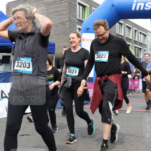 12.04.2026 - 45. Internationalen Wilhelmsburger Insellauf Strokosch-Dieckow http://msf.ph/oto/9484783 12.04.2026 13:21:00 Ziel 3822, 3821, 4999, 4803, 2224, 4223, 4224, 4954, 5258, 3284 meine-sportfotos.de