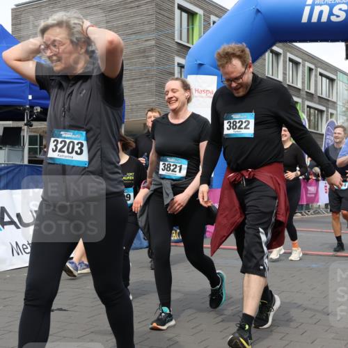 12.04.2026 - 45. Internationalen Wilhelmsburger Insellauf Strokosch-Dieckow http://msf.ph/oto/9484789 12.04.2026 13:21:00 Ziel 3822, 3821, 4999, 4803, 2224, 4223, 4224, 4954, 5258, 3284 meine-sportfotos.de