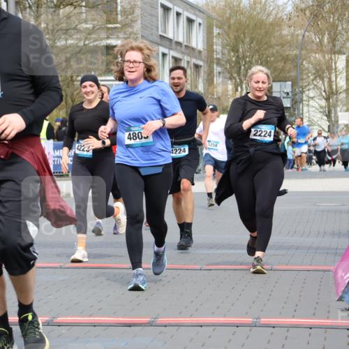 12.04.2026 - 45. Internationalen Wilhelmsburger Insellauf Strokosch-Dieckow http://msf.ph/oto/9484807 12.04.2026 13:20:58 Ziel 2247, 3203, 5342, 3822, 3821, 4999, 4803, 2224, 4223, 4224, 4954, 5258, 3284 meine-sportfotos.de