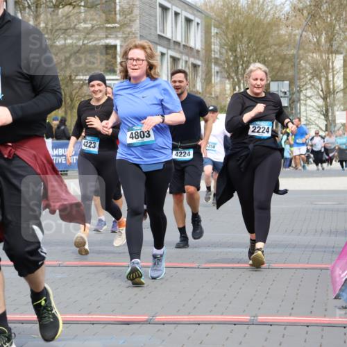 12.04.2026 - 45. Internationalen Wilhelmsburger Insellauf Strokosch-Dieckow http://msf.ph/oto/9484814 12.04.2026 13:20:58 Ziel 2247, 3203, 5342, 3822, 3821, 4999, 4803, 2224, 4223, 4224, 4954, 5258, 3284 meine-sportfotos.de