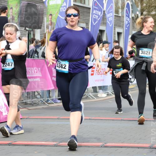 12.04.2026 - 45. Internationalen Wilhelmsburger Insellauf Strokosch-Dieckow http://msf.ph/oto/9484840 12.04.2026 13:20:56 Ziel 3236, 4718, 2247, 3203, 5342, 3822, 3821, 4999, 4803, 2224, 4223, 4224 meine-sportfotos.de