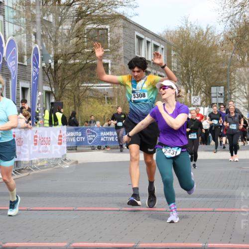 12.04.2026 - 45. Internationalen Wilhelmsburger Insellauf Strokosch-Dieckow http://msf.ph/oto/9484937 12.04.2026 13:20:46 Ziel 2431, 4121, 5308 meine-sportfotos.de