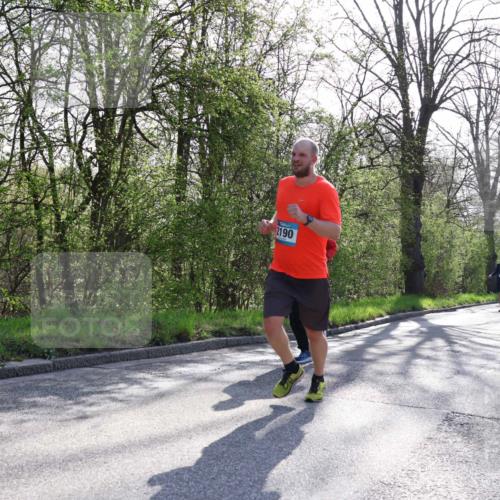 12.04.2026 - 45. Internationalen Wilhelmsburger Insellauf Yannick Fuchs http://msf.ph/oto/9484957 12.04.2026 10:34:09 Laufen 2190 meine-sportfotos.de