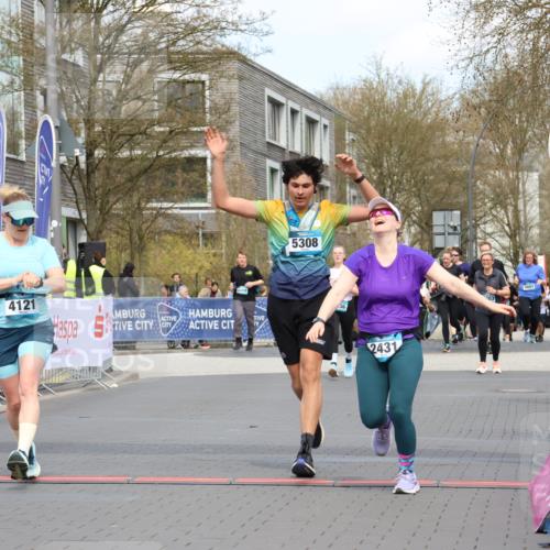 12.04.2026 - 45. Internationalen Wilhelmsburger Insellauf Strokosch-Dieckow http://msf.ph/oto/9484976 12.04.2026 13:20:46 Ziel 2431, 4121, 5308 meine-sportfotos.de