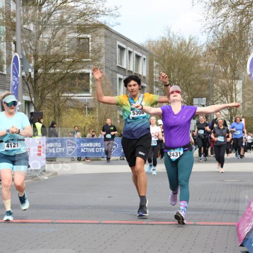 12.04.2026 - 45. Internationalen Wilhelmsburger Insellauf Strokosch-Dieckow http://msf.ph/oto/9484992 12.04.2026 13:20:46 Ziel 2431, 4121, 5308 meine-sportfotos.de