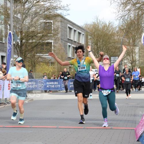 12.04.2026 - 45. Internationalen Wilhelmsburger Insellauf Strokosch-Dieckow http://msf.ph/oto/9485026 12.04.2026 13:20:46 Ziel 2431, 4121, 5308 meine-sportfotos.de