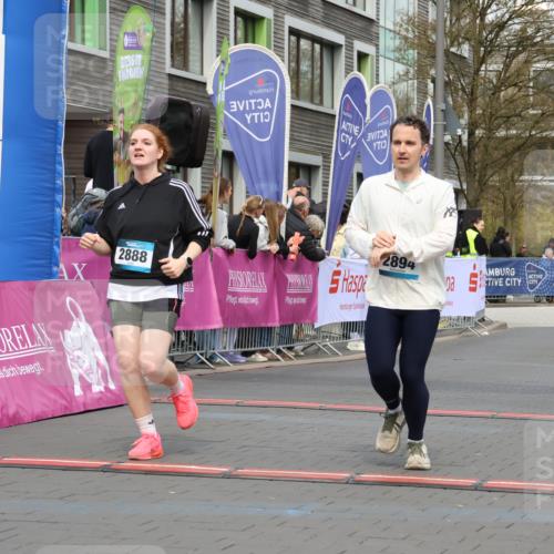 12.04.2026 - 45. Internationalen Wilhelmsburger Insellauf Strokosch-Dieckow http://msf.ph/oto/9485101 12.04.2026 13:20:36 Ziel 3448, 3449, 2894, 2888, 3898 meine-sportfotos.de