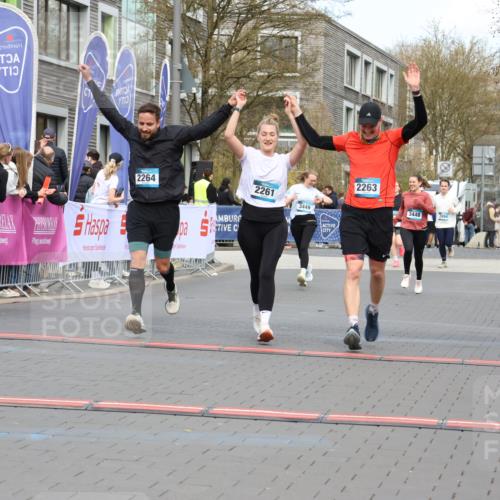 12.04.2026 - 45. Internationalen Wilhelmsburger Insellauf Strokosch-Dieckow http://msf.ph/oto/9485165 12.04.2026 13:20:28 Ziel 2261, 2264, 3448, 3449 meine-sportfotos.de