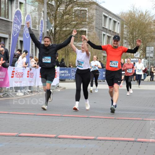 12.04.2026 - 45. Internationalen Wilhelmsburger Insellauf Strokosch-Dieckow http://msf.ph/oto/9485202 12.04.2026 13:20:27 Ziel 2261, 2264 meine-sportfotos.de