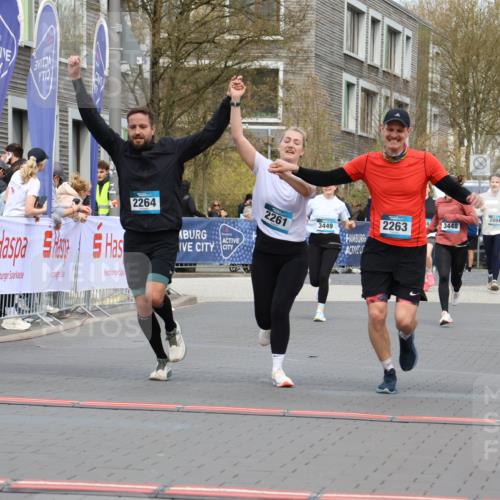12.04.2026 - 45. Internationalen Wilhelmsburger Insellauf Strokosch-Dieckow http://msf.ph/oto/9485225 12.04.2026 13:20:27 Ziel 2261, 2264 meine-sportfotos.de