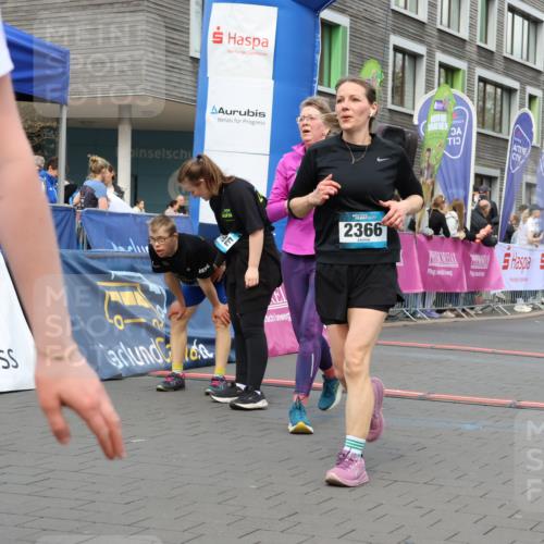 12.04.2026 - 45. Internationalen Wilhelmsburger Insellauf Strokosch-Dieckow http://msf.ph/oto/9485248 12.04.2026 13:20:24 Ziel 2366, 3655, 2261, 2264 meine-sportfotos.de
