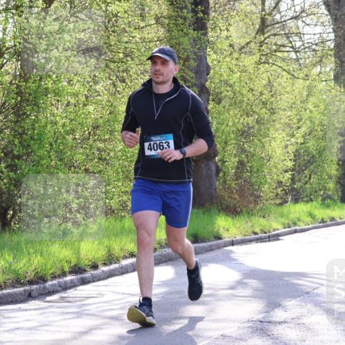 12.04.2026 - 45. Internationalen Wilhelmsburger Insellauf Yannick Fuchs http://msf.ph/oto/9485253 12.04.2026 10:28:10 Laufen 4063, 2425, 3214 meine-sportfotos.de