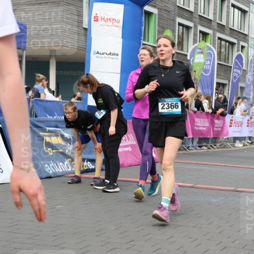 12.04.2026 - 45. Internationalen Wilhelmsburger Insellauf Strokosch-Dieckow http://msf.ph/oto/9485255 12.04.2026 13:20:24 Ziel 2366, 3655, 2261, 2264 meine-sportfotos.de