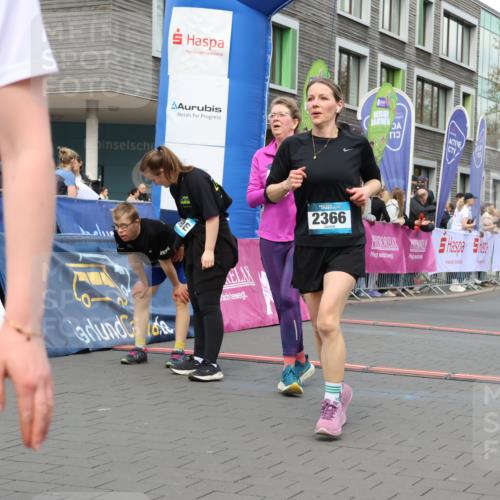 12.04.2026 - 45. Internationalen Wilhelmsburger Insellauf Strokosch-Dieckow http://msf.ph/oto/9485261 12.04.2026 13:20:24 Ziel 2366, 3655, 2261, 2264 meine-sportfotos.de